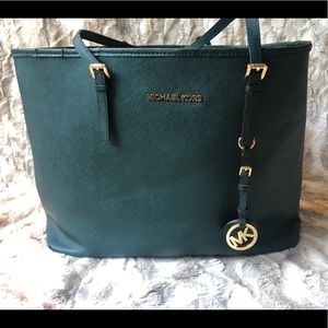Michael Kors tote ✨Make An Offer✨